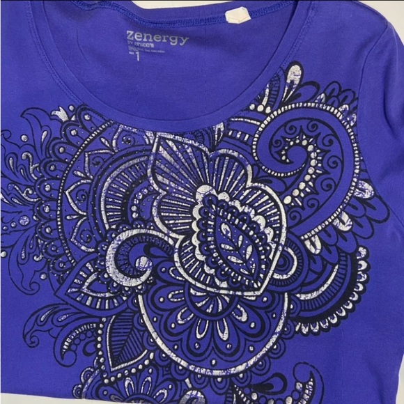 ZENERGY by CHICO’S Women's Short Sleeve Pattern Studded Shirt Purple Sz 1 (M/8) - Picture 5 of 14